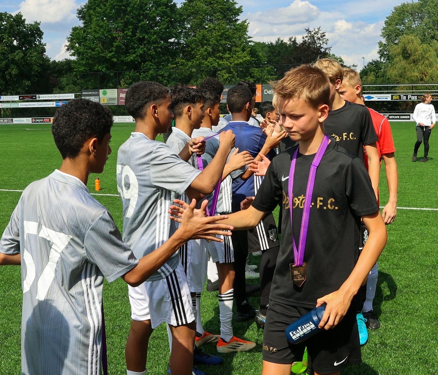 Mahd Sports Academy komt voor techniek en talentontwikkeling op bezoek